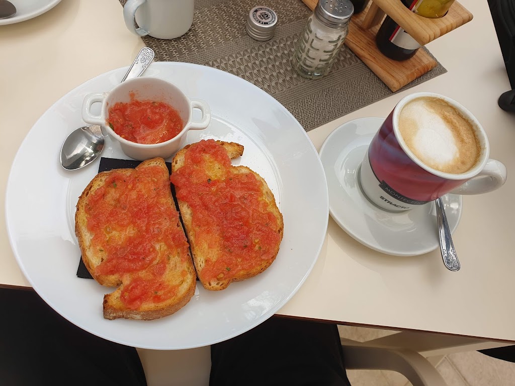 Hostal La Colonia SL — Comida y bebida