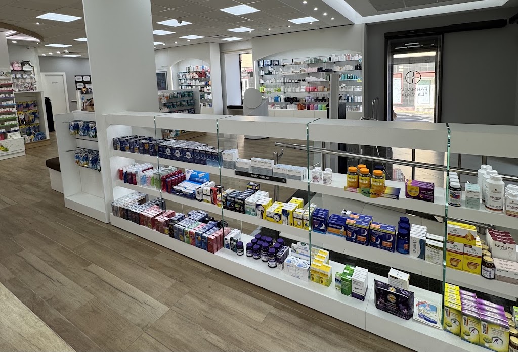Farmacia "La Vieja" Lcdo. Bruno Marquez Rodriguez/Lcda. Olga Hortensia Gonzalez Felipe — Del propietario