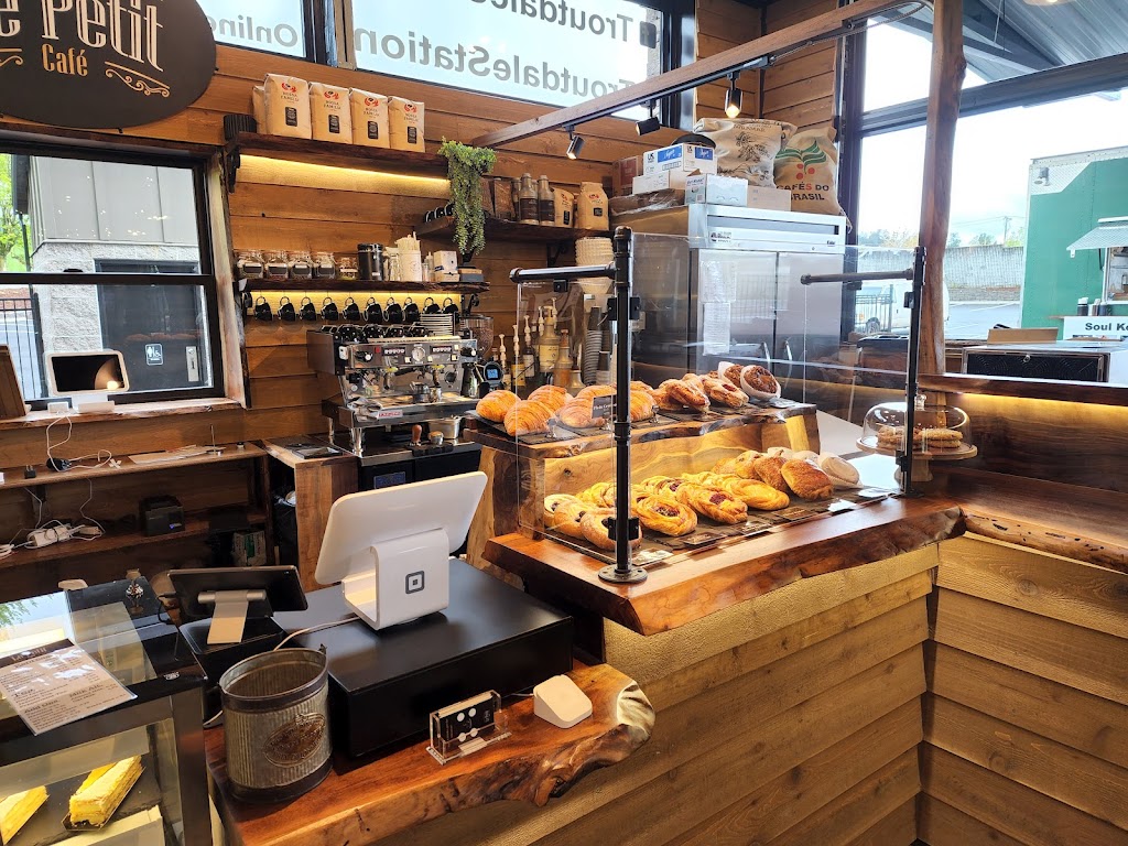 Photo of Le Petit Cafe Troutdale
