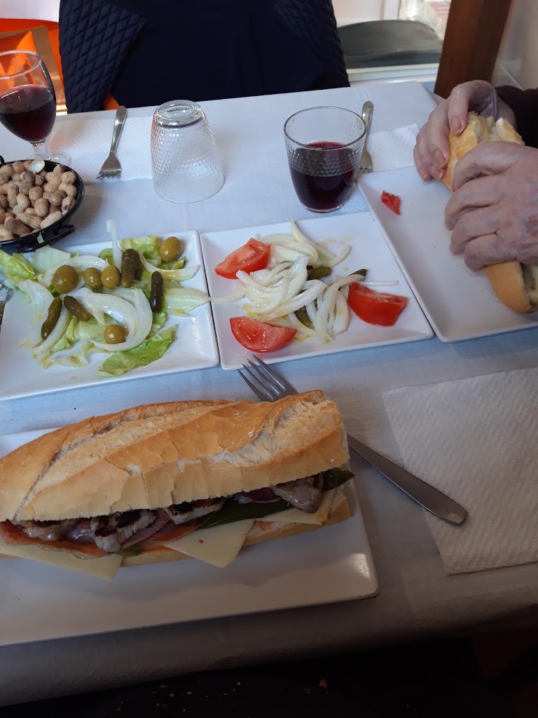 Bar la creueta — Comida y bebida