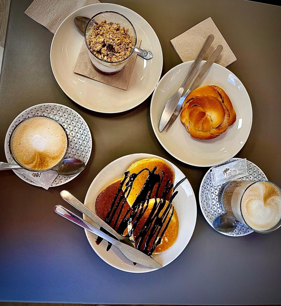 La Plaza cafe — Cafe