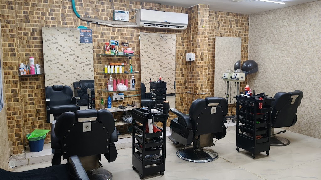 iCut Unisex Salon & Tattoo Studio