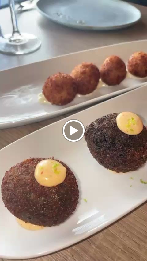 La Bella Lola arroceria — Videos
