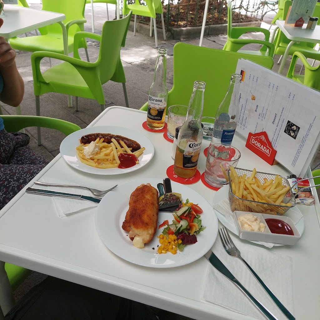 Berliner Country Cafe — Comida y bebida