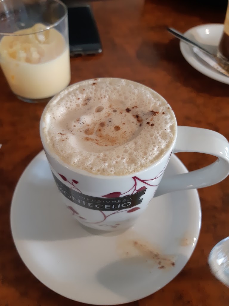 Cafe Bar La Estrella — Comida y bebida