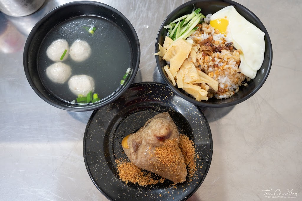 甄鴻豬油拌飯榨菜肉絲麵 的照片