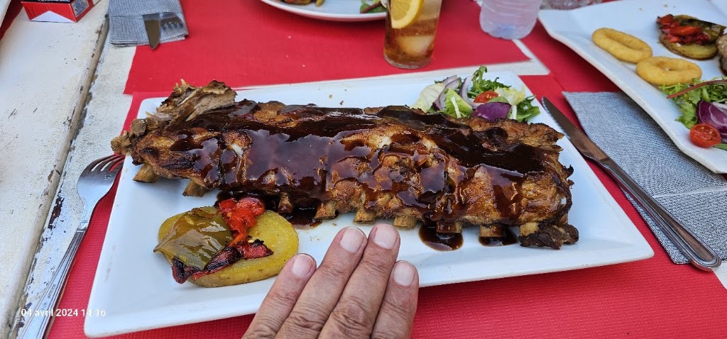 Casa de las Costillas Salou — Comida y bebida