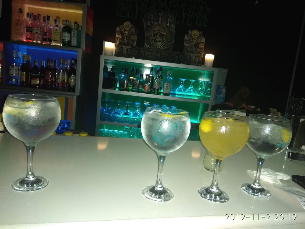 Bar New Gustav — Comida y bebida