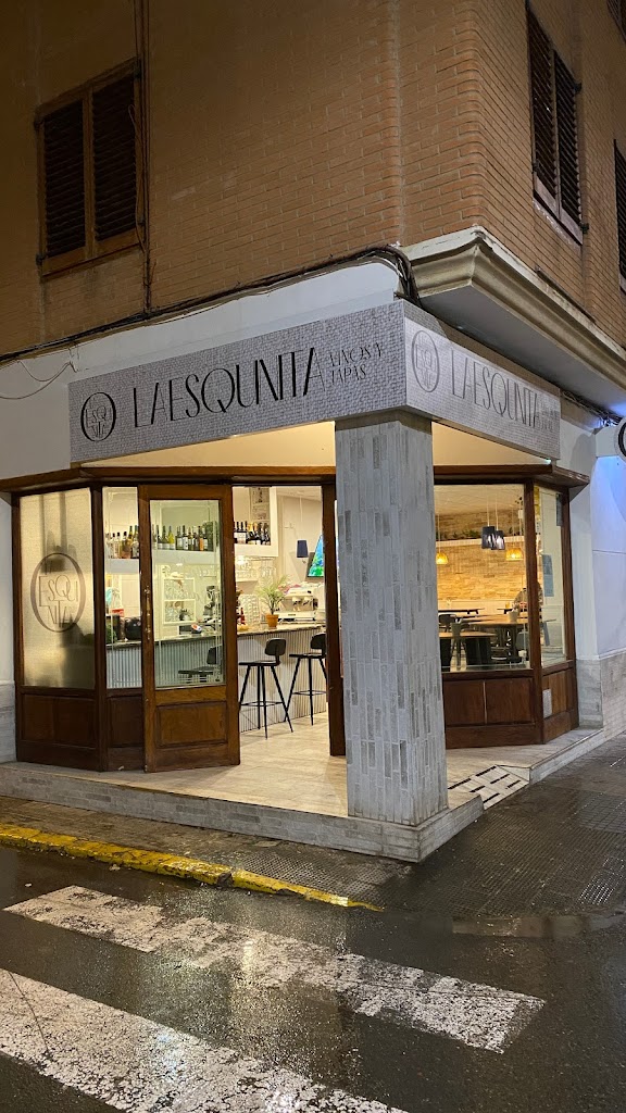 La Esquinita Vinos y Tapas