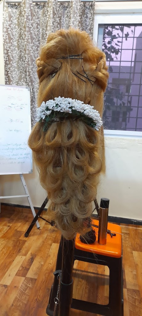 Alankrita Beauty Parlor And Makeover Only For Ladies