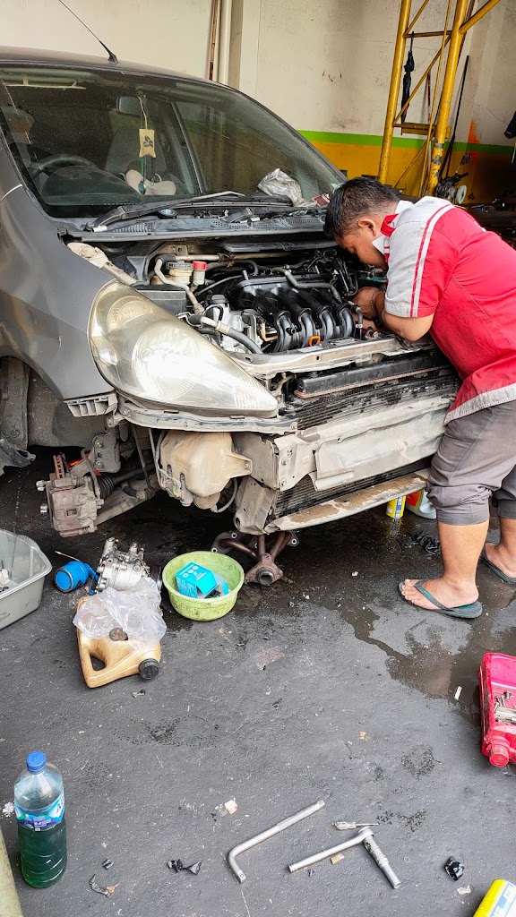 Rumsitor Motor Bengkel Mobil Spesialis Turun Mesin