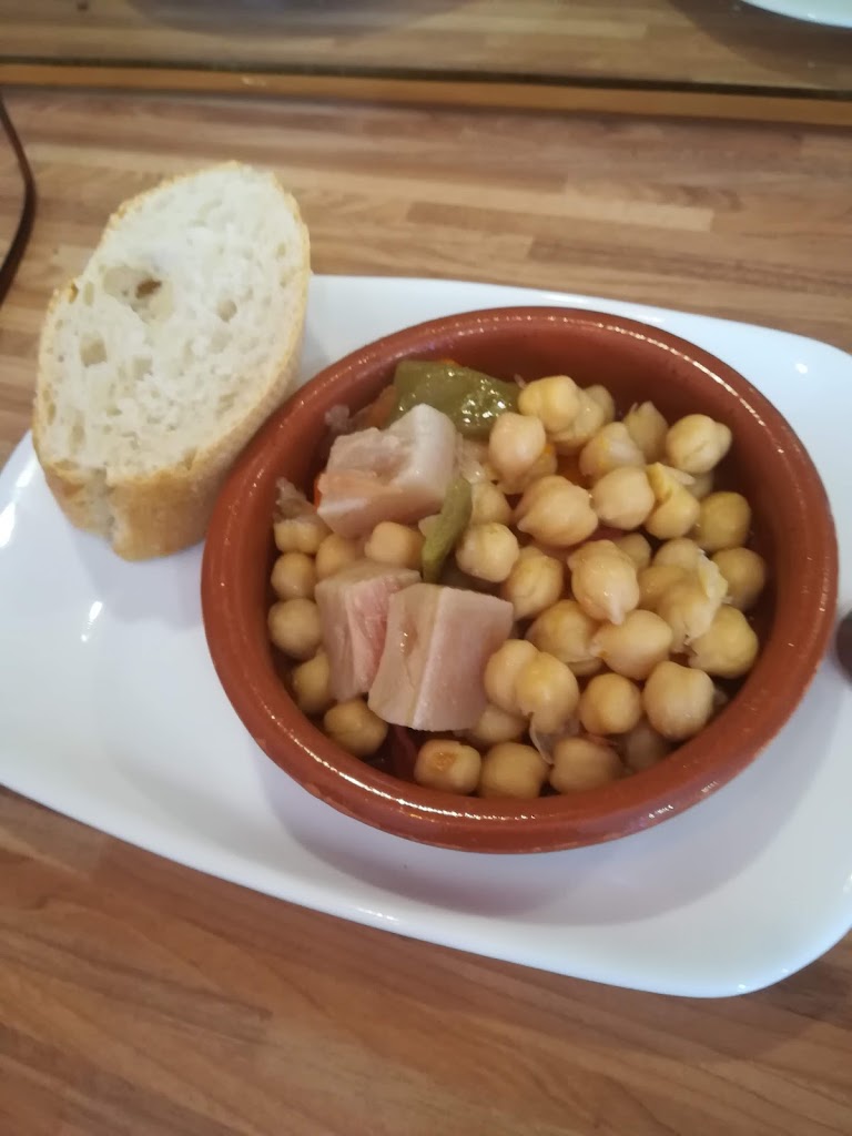 Bar La Cabana — Comida y bebida