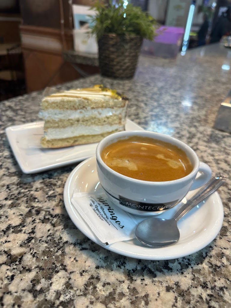 TEJERINGOS DE ALHAHURIN — Cafe