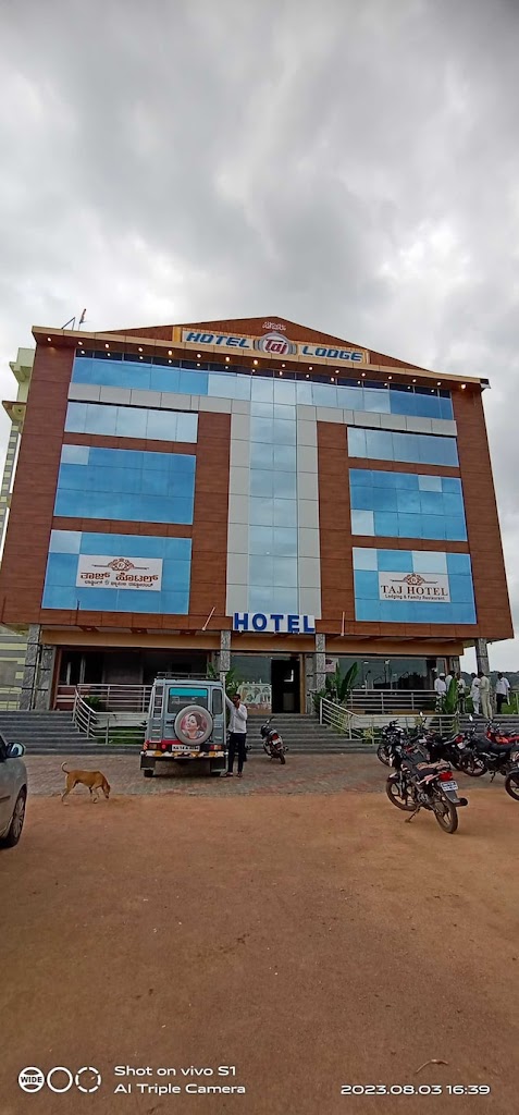 Oyo Hotel Taj Boarding And Lodging