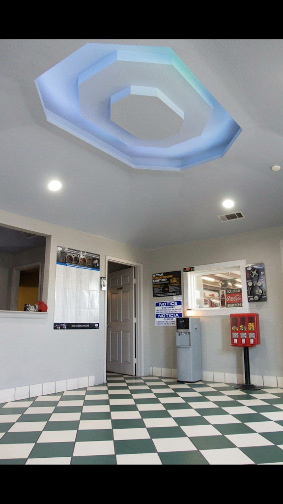 River Oaks Car Care - Interior waiting area