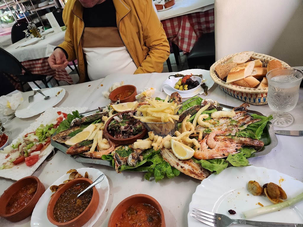 El Gran Toro Restaurante — Comida y bebida