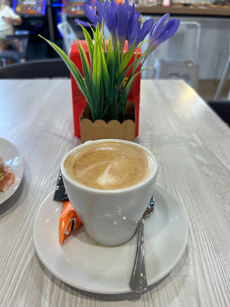 Cafeteria Astoria — Comida y bebida