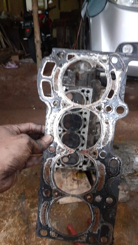 Bengkel Mobil dan truck (BERHASIL MOTOR)