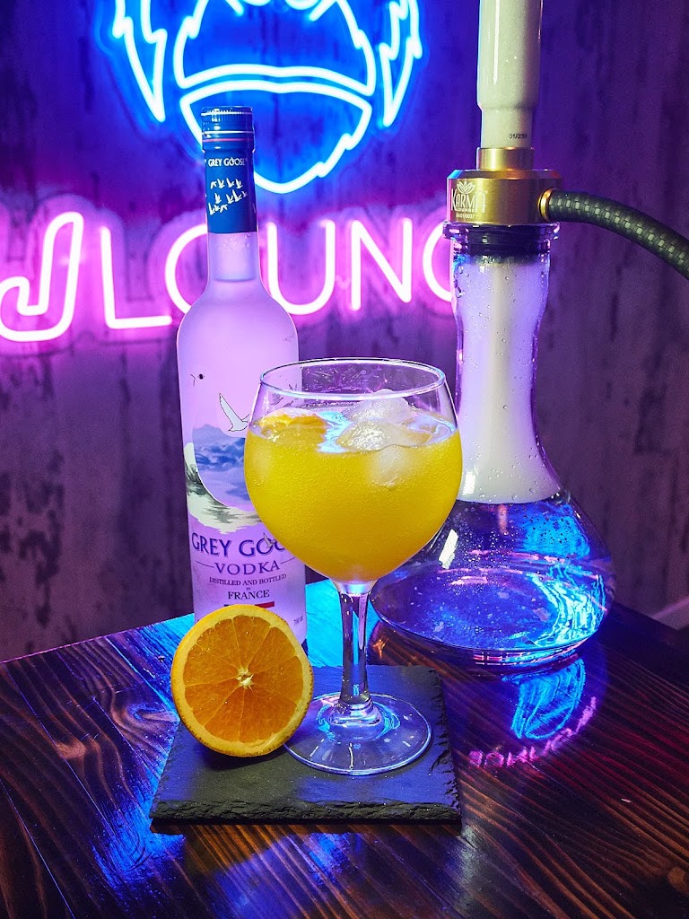 JJ Lounge — Comida y bebida