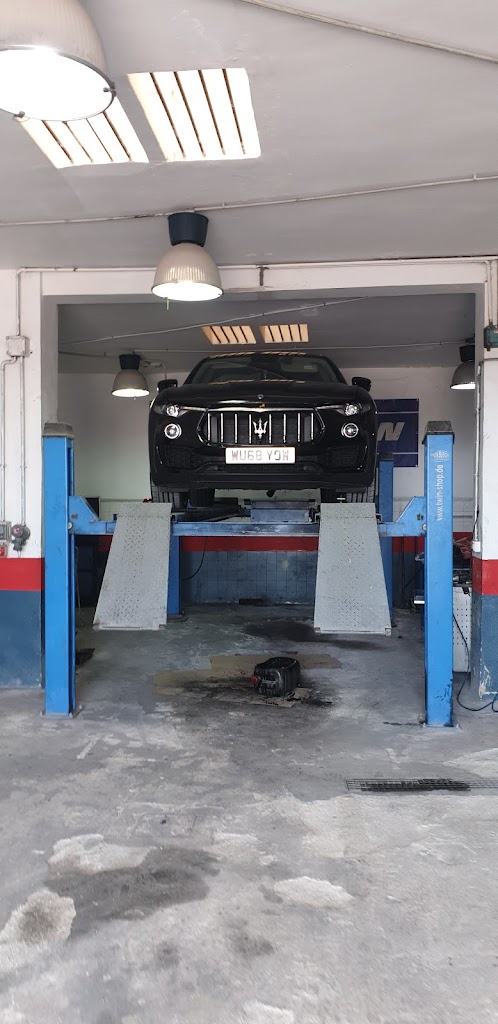 Triauto Cars and Bikes — Del propietario