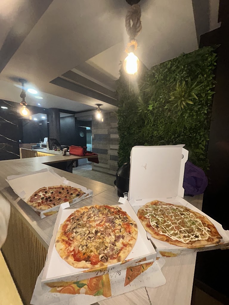 Pizzeria la Rustica — Pizza
