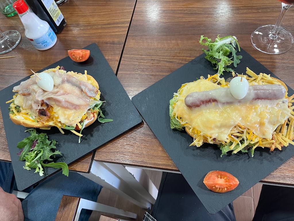 Carito's Bar — Comida y bebida