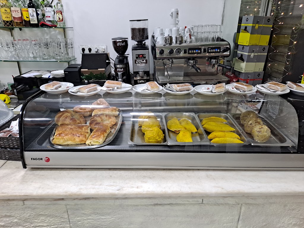 Bar El Pino Antojitos Peruanos — Ambiente