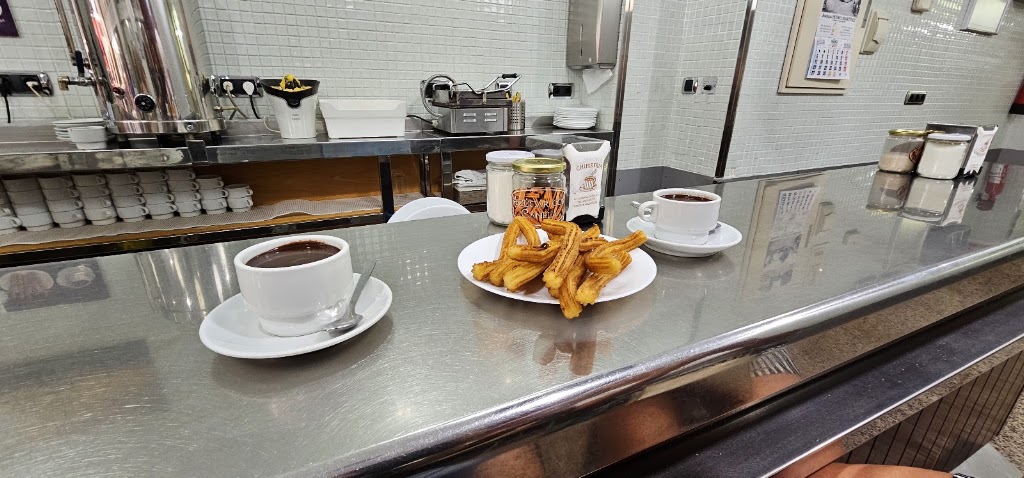 Churreria Carranaca — Comida y bebida