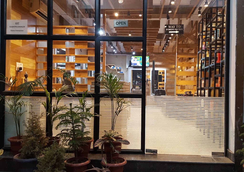 Big Boss 31 Unisex Salon