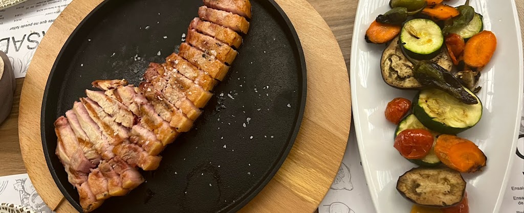 Asador Juancaballo — Comida y bebida
