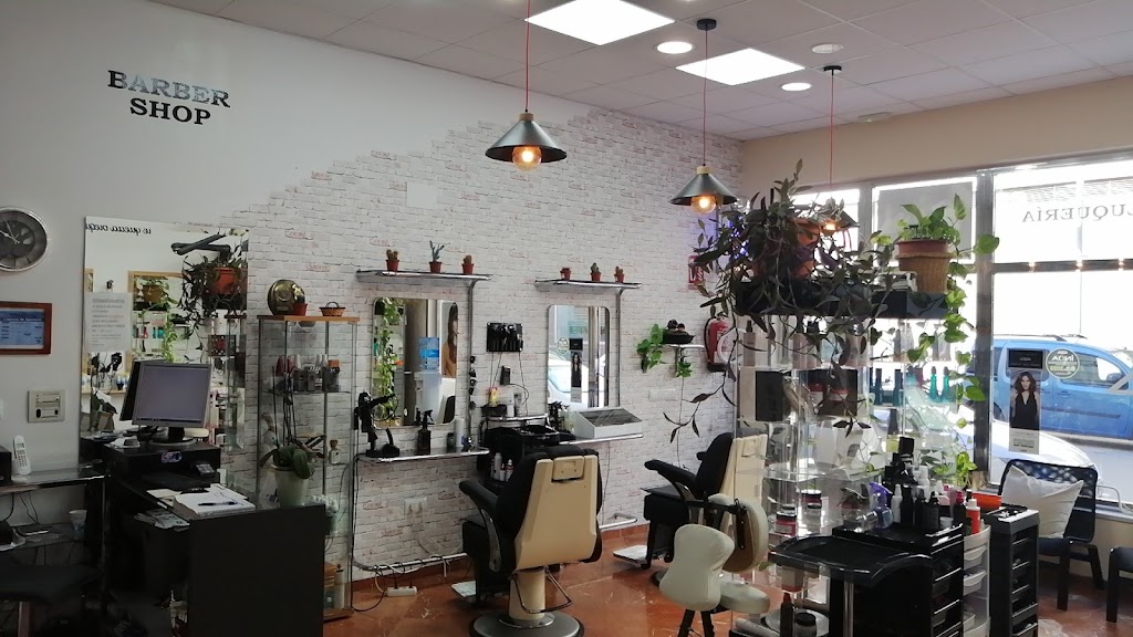Julio Peluqueros — Interior