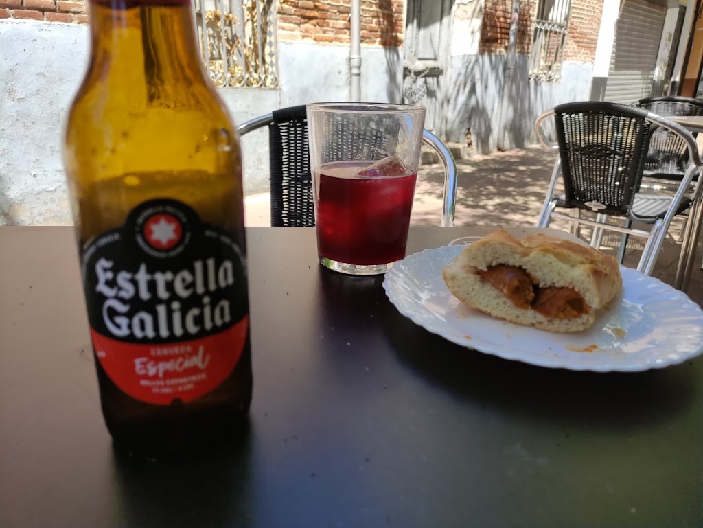 Bar Montecarlo — Comida y bebida