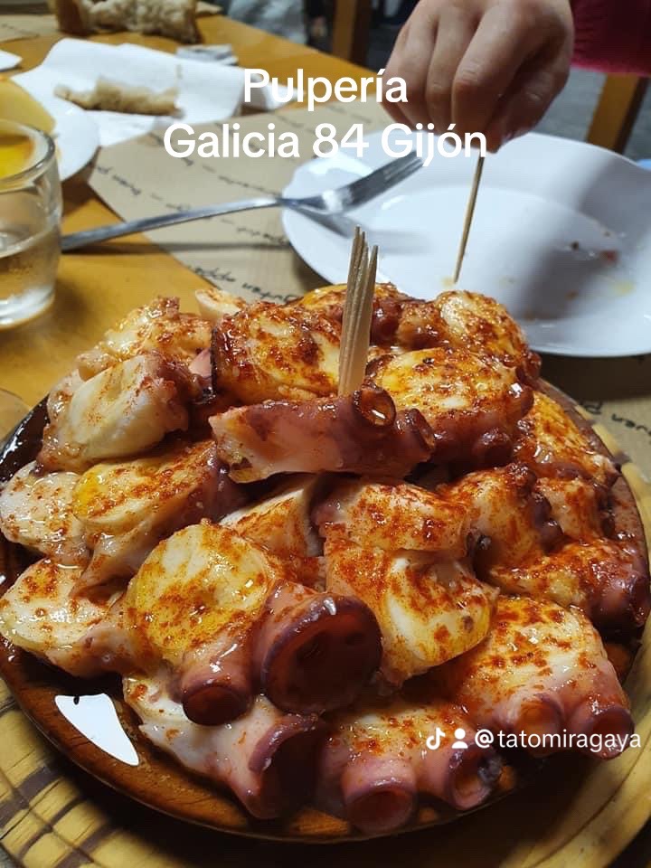 Pulperia Galicia 84 — Comida y bebida