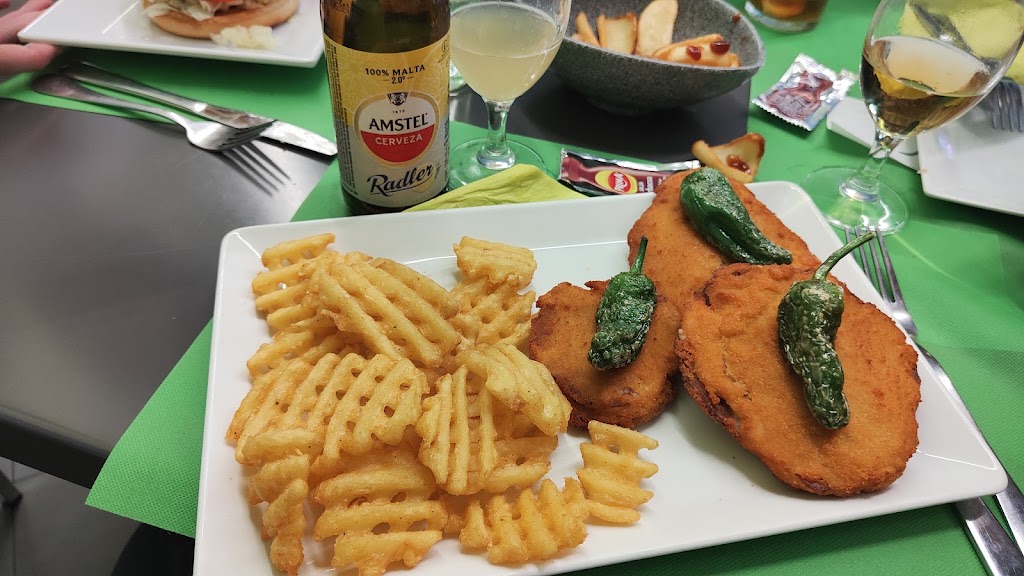Camaleon Bar — Comida y bebida