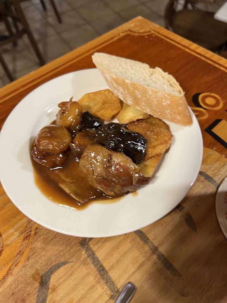 La Esquina De Tias — Comida y bebida