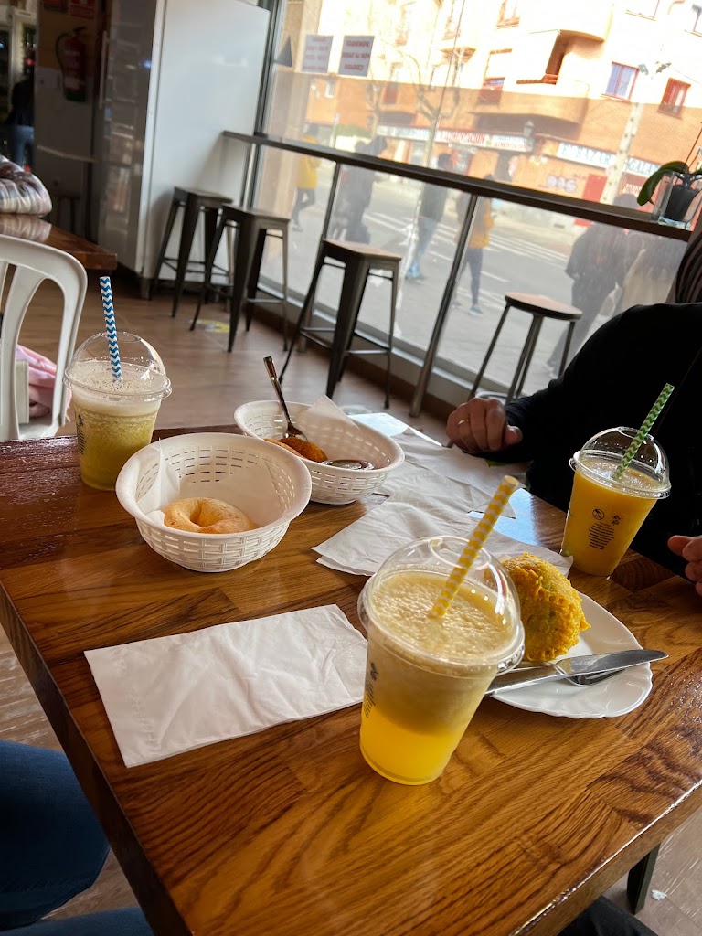 Cafeteria El Padrino — Comida y bebida
