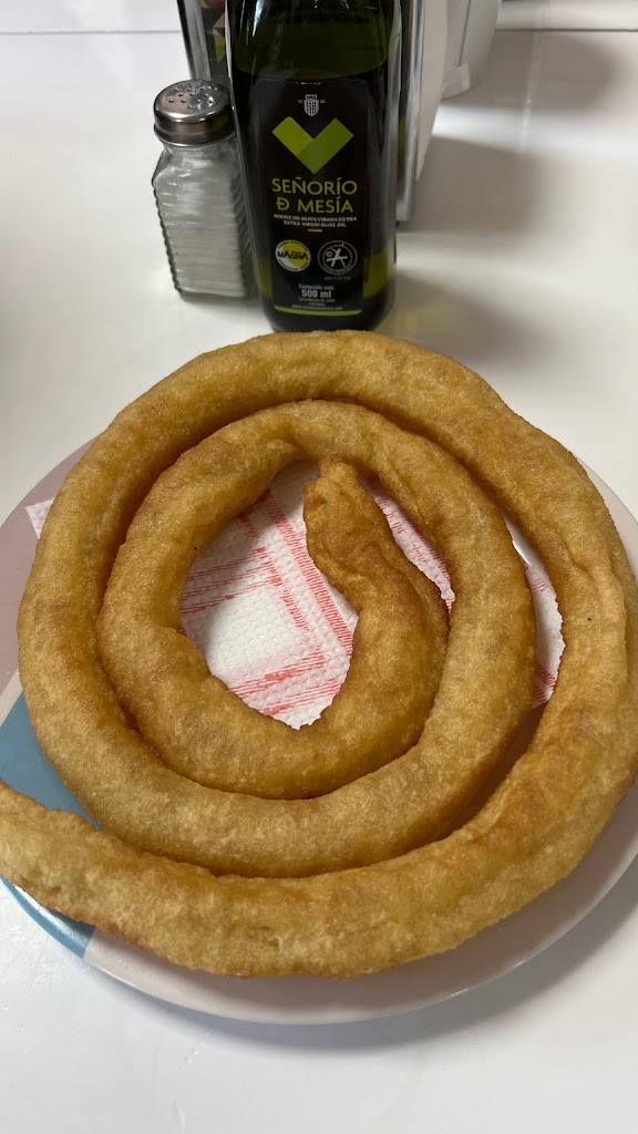 Cafeteria Churreria Los Colores — Comida y bebida