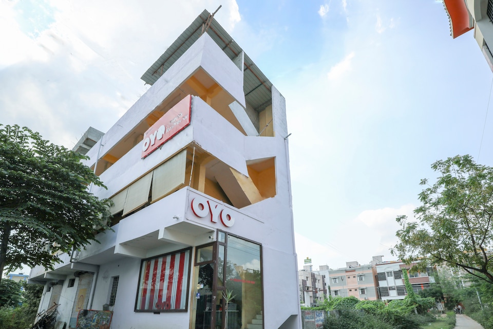 Oyo Flagship 80021 Vigneshwara Residency