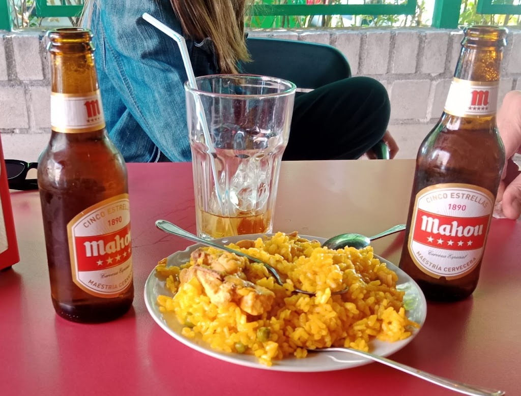 Manhattan Bar — Comida y bebida