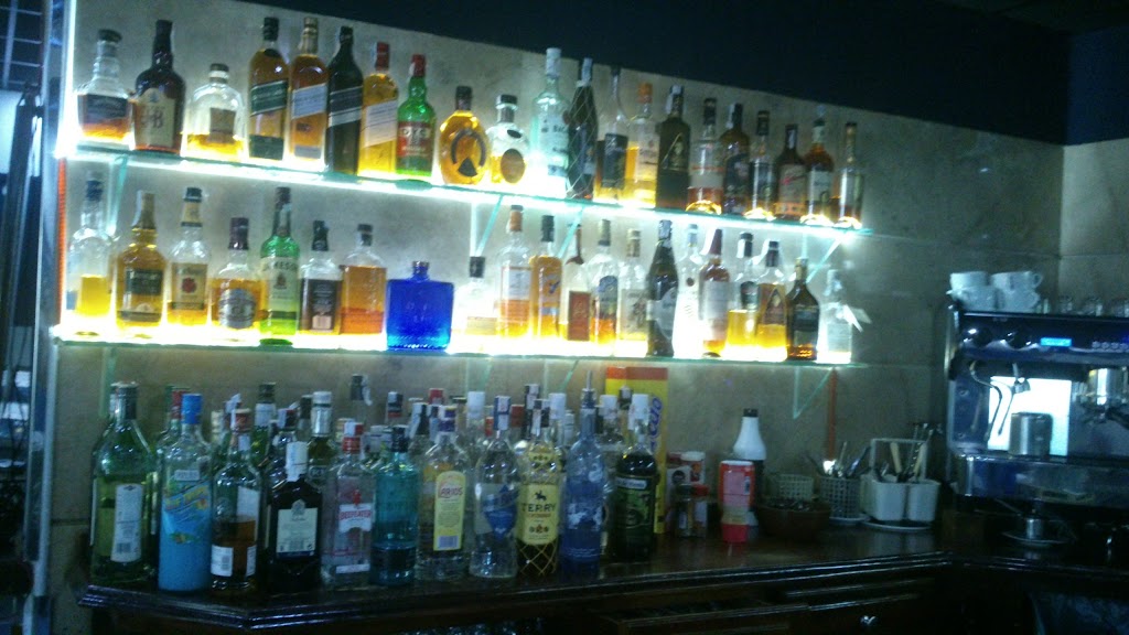 Cafeteria-Karaoke Paradise — Ambiente