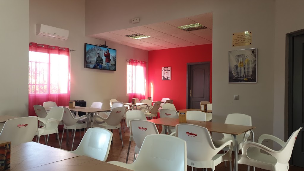 The Three Roses | Bar-Cafeteria en Marbella — Ambiente