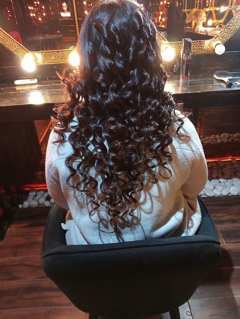 Milan S Unisex Salon