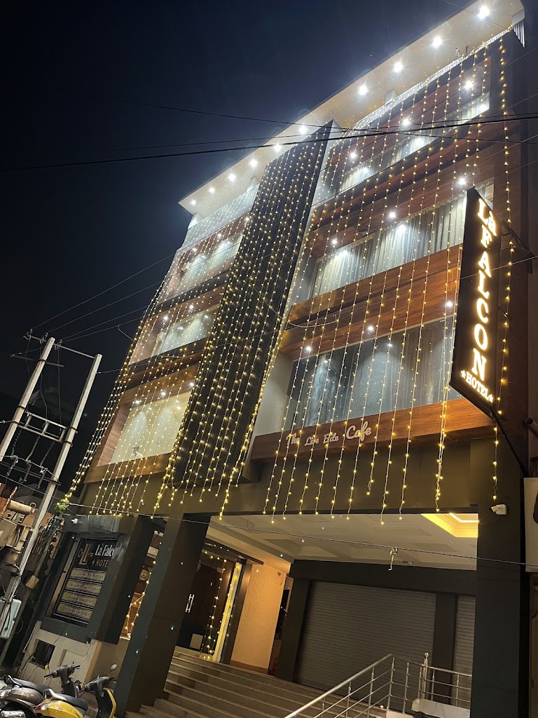 La Falcon Hotel