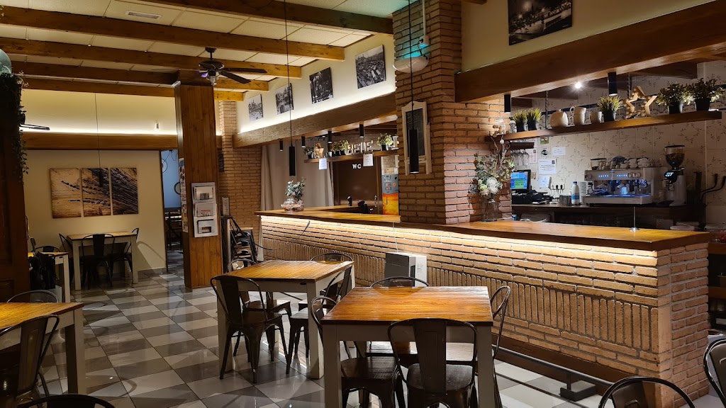 Beive Manlleu - Cafeteria Hamburgueseria — Ambiente