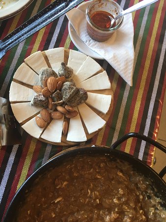 Bodegon Tio Julio — Comida y bebida