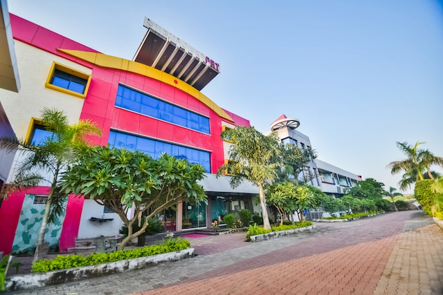 Spot On 62590 Purvaj Resort