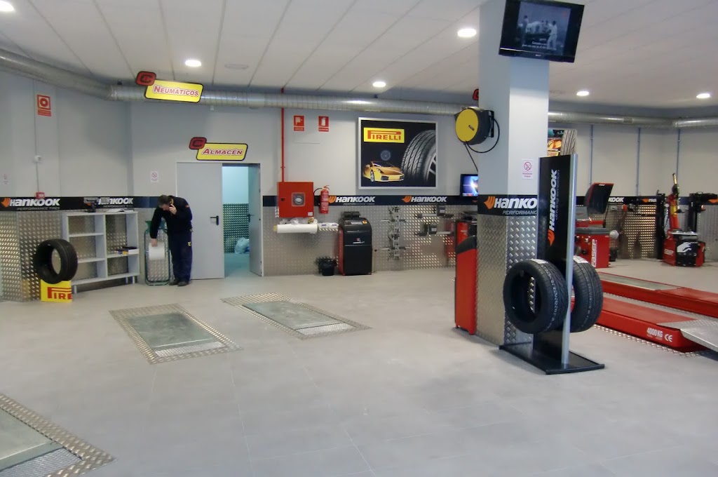 Neumaticos Gallardo Martinez — Interior