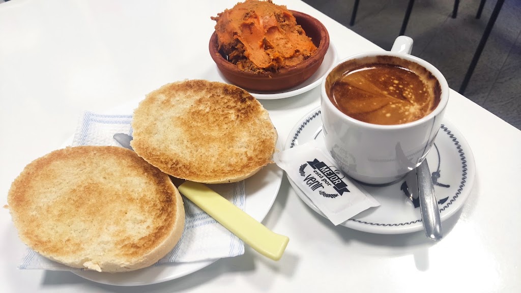 Pena Cultural Deportiva Atletico Los Barrios — Comida y bebida