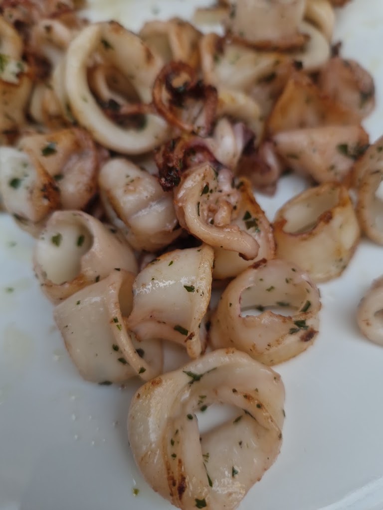 Bar Bodegon Isi — Comida y bebida