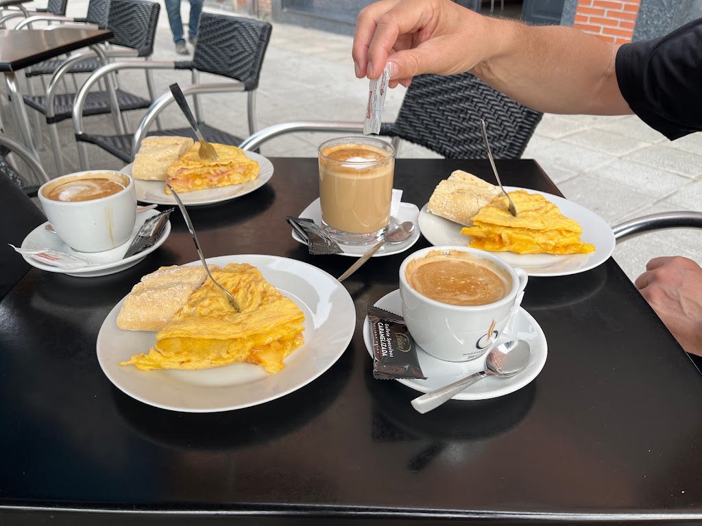 Cafeteria Tartalo — Comida y bebida